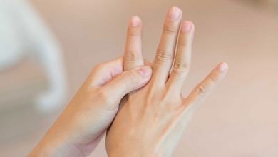 علت درد عصبی دست راست چیست؟